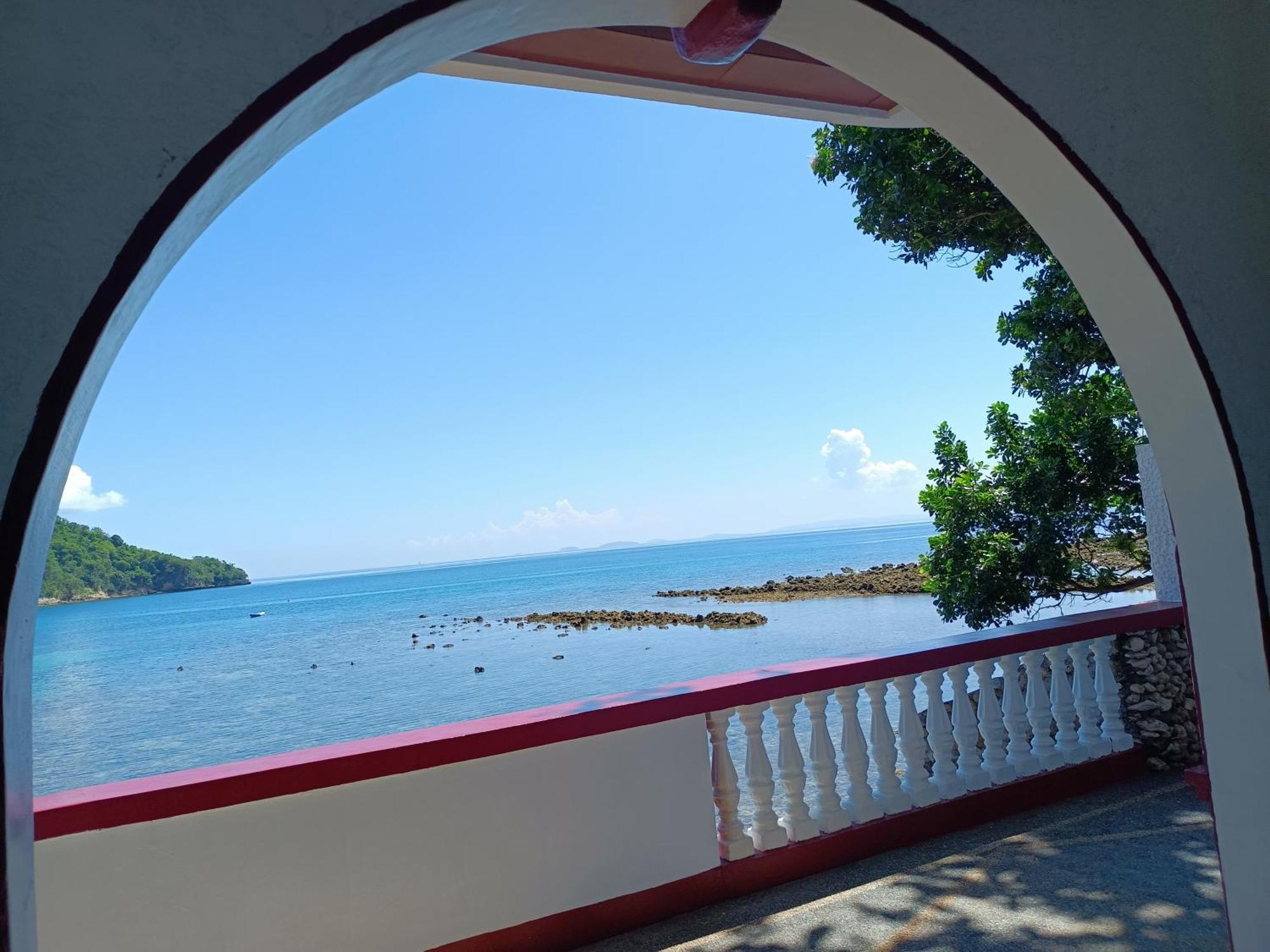 Blue Crystal Beach Resort Puerto Galera Exterior photo