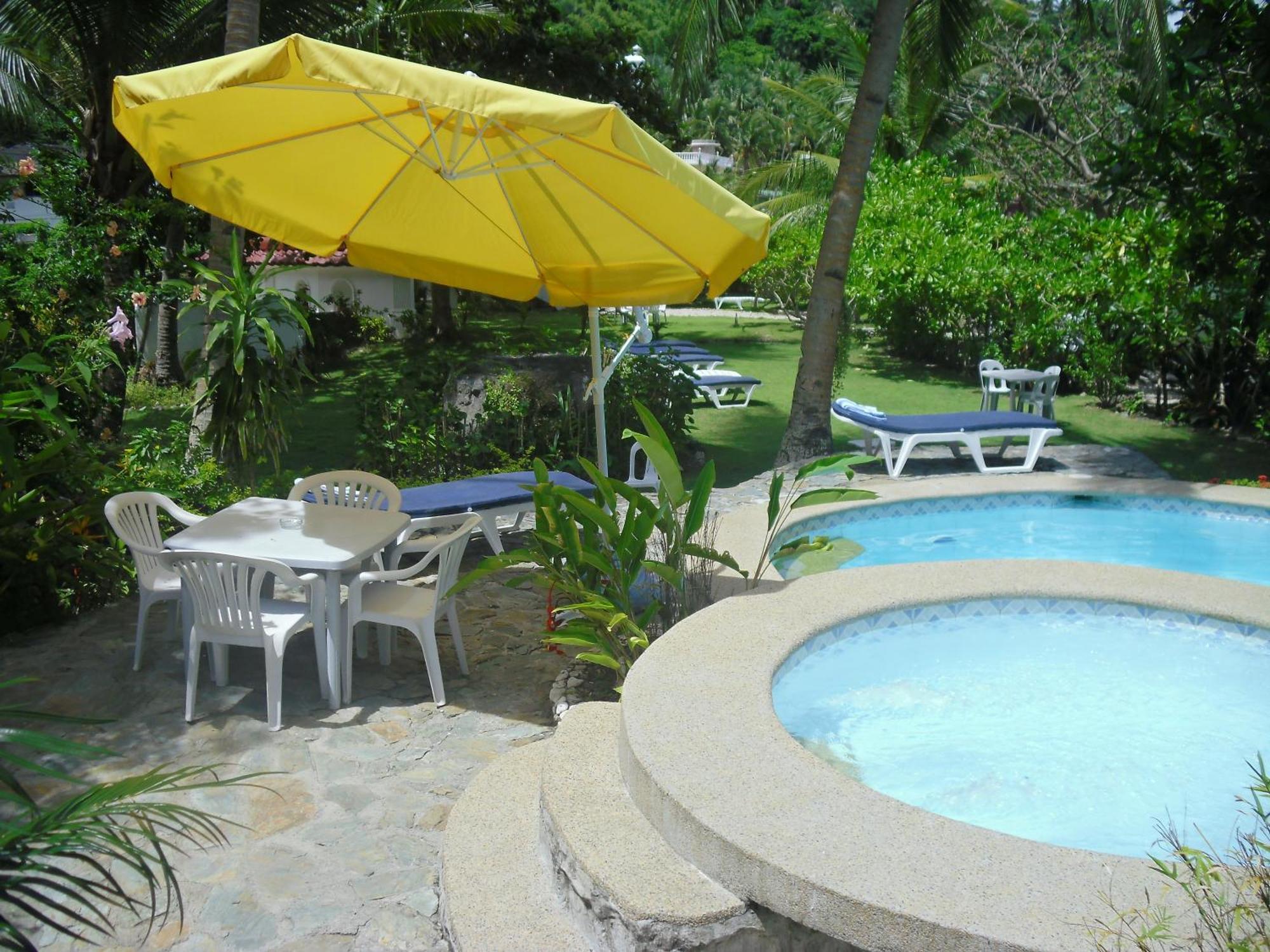 Blue Crystal Beach Resort Puerto Galera Exterior photo