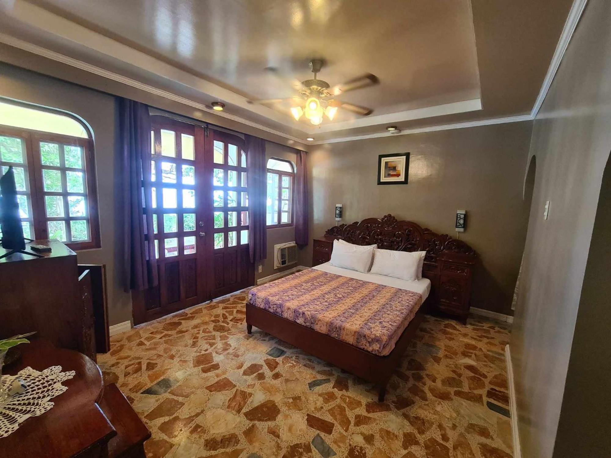 Blue Crystal Beach Resort Puerto Galera Exterior photo
