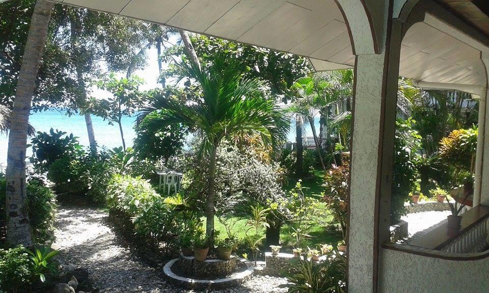Blue Crystal Beach Resort Puerto Galera Exterior photo