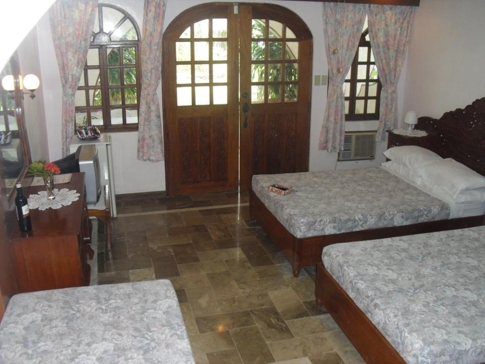 Blue Crystal Beach Resort Puerto Galera Exterior photo