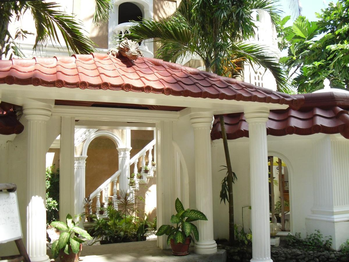 Blue Crystal Beach Resort Puerto Galera Exterior photo