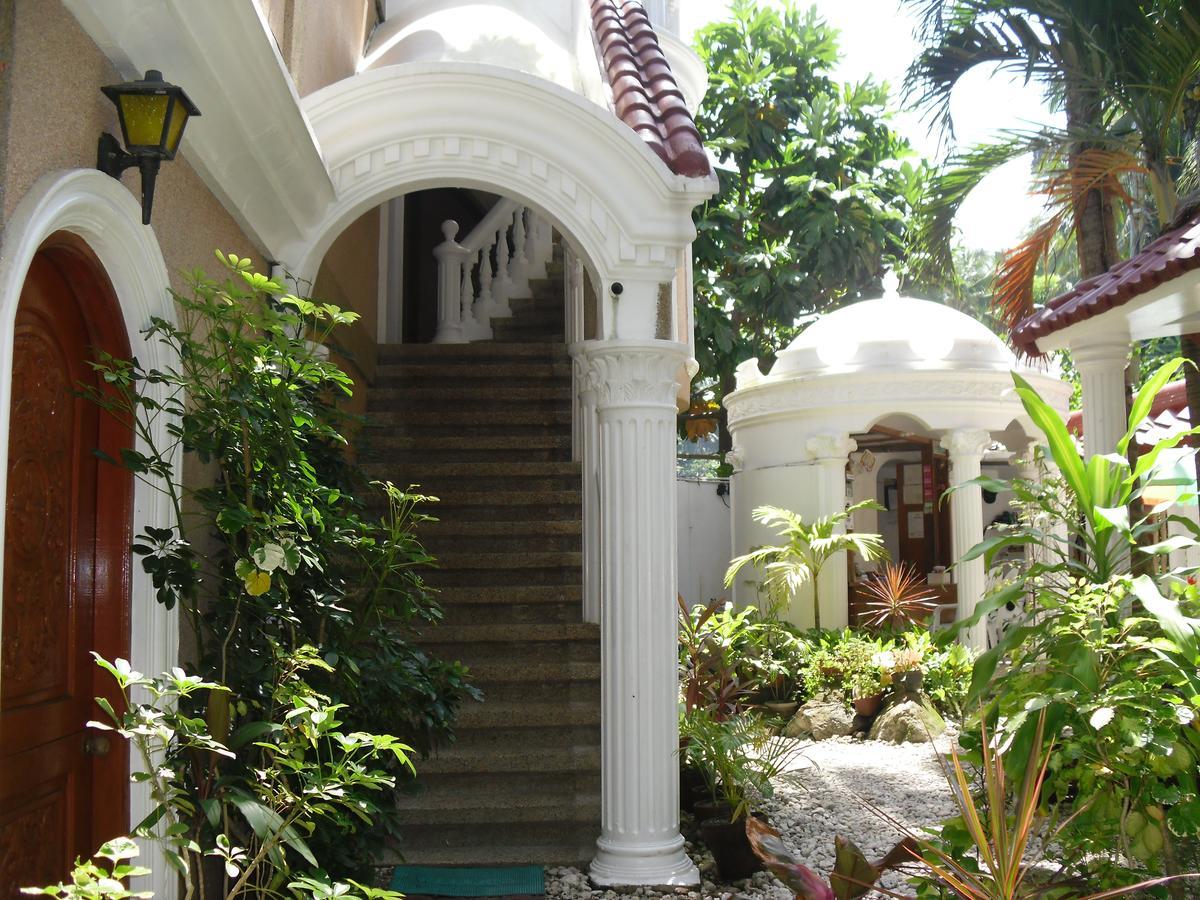Blue Crystal Beach Resort Puerto Galera Exterior photo