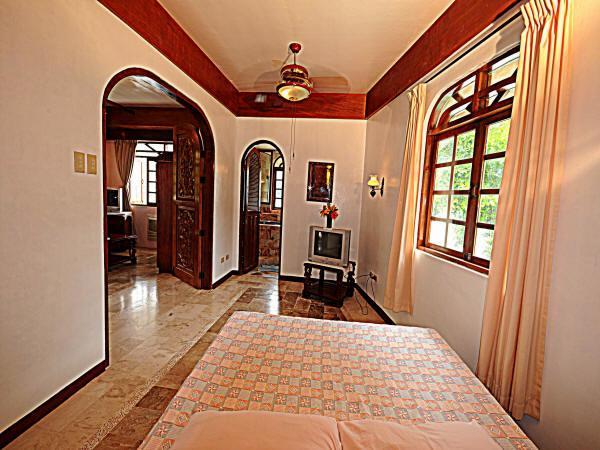 Blue Crystal Beach Resort Puerto Galera Exterior photo