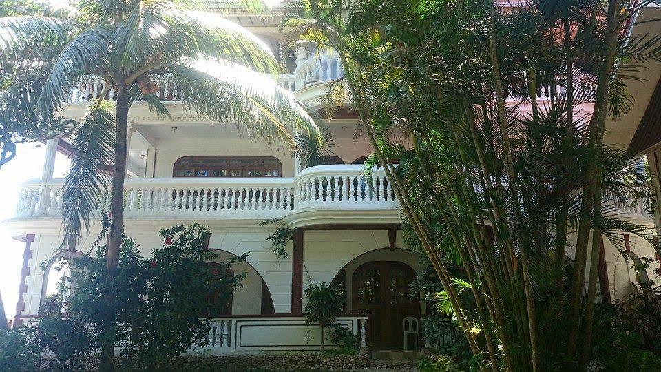 Blue Crystal Beach Resort Puerto Galera Exterior photo