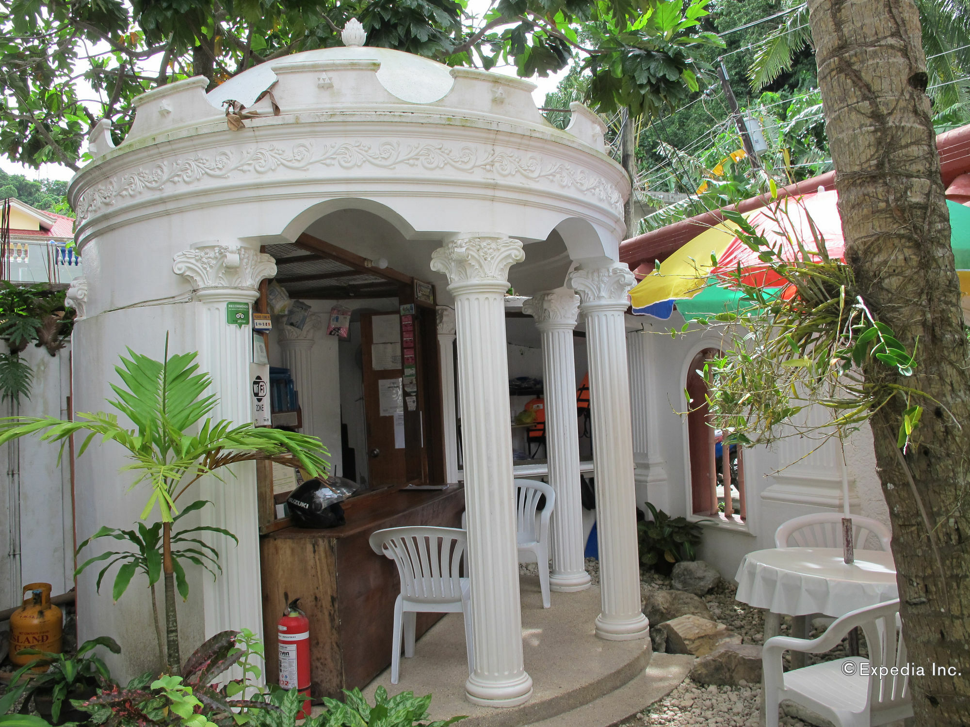 Blue Crystal Beach Resort Puerto Galera Exterior photo